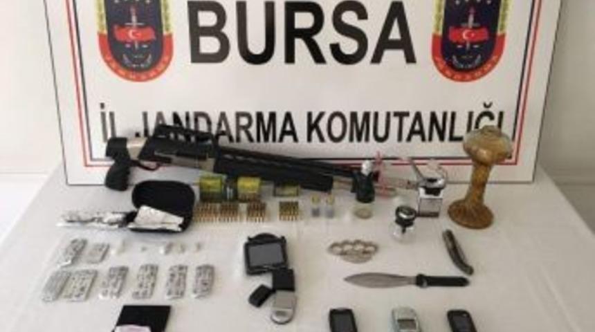 Jandarmanın Durduğu Ara&ccedil;tan Kokain Ve Silah &Ccedil;ıktı