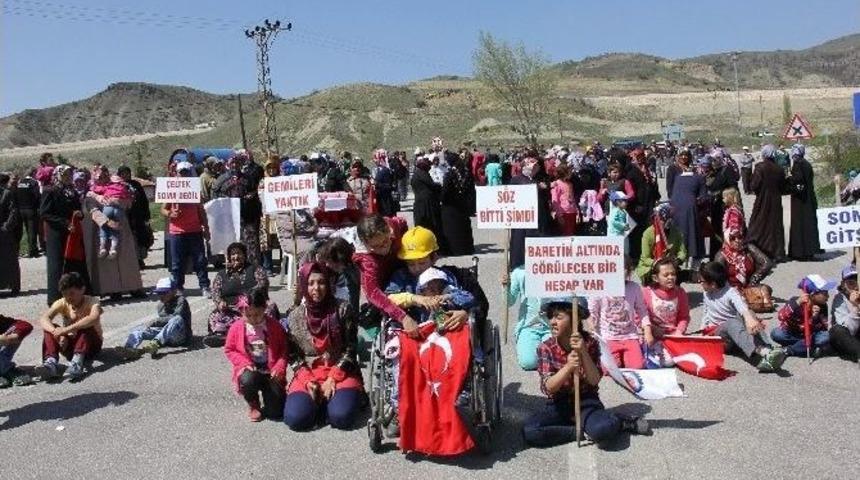 Madenciler Yer Altında, Aileleri Yolda Eylem Yaptı