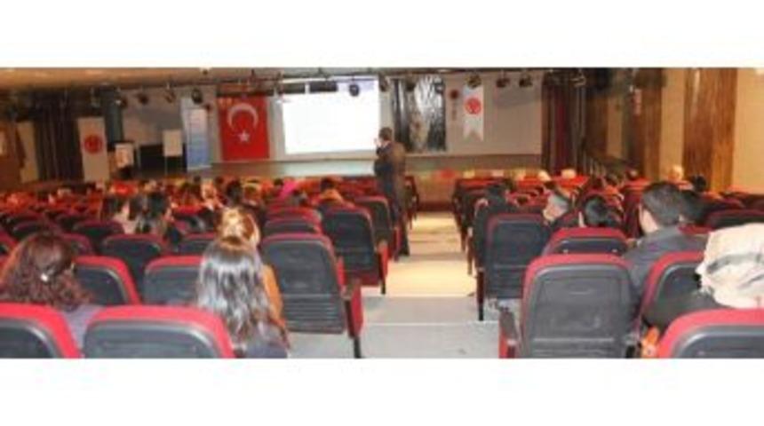 Akademisyenler &Ouml;ğretmenlerle Buluştu