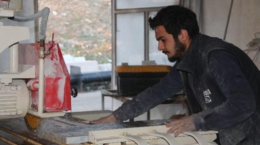 Mezun Olduğu B&ouml;l&uuml;m&uuml; Değil Baba Mesleğini Se&ccedil;ti