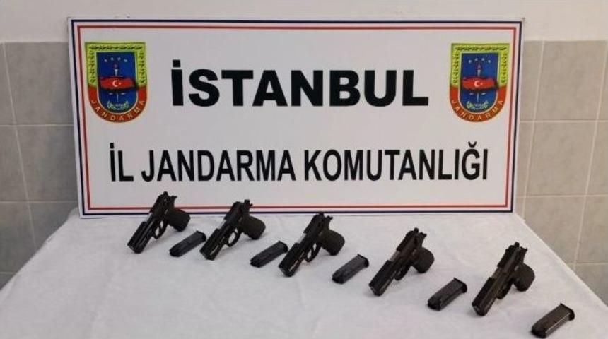 Kuaf&ouml;r Değil, Silah Deposu