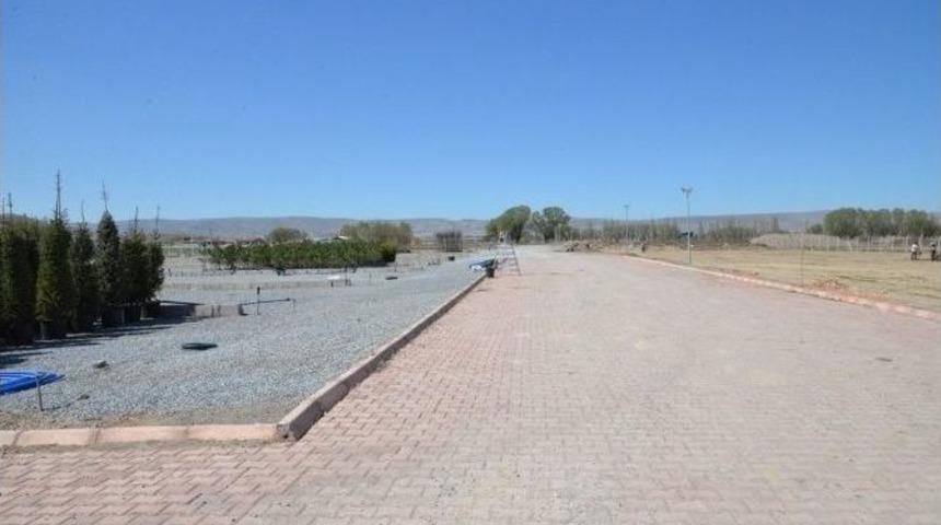 B&uuml;y&uuml;yen Ve Gelişen Melikgazi&rsquo;ye Yeşilyurt Fidanlığı Hayırlı Olsun!