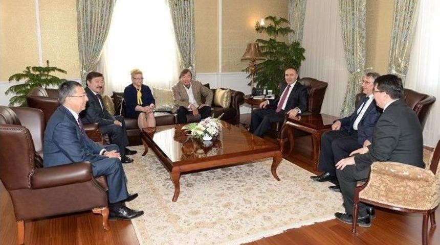 Vali Altıparmak Kazaklı Bilim Adamı, Şair Olcas S&uuml;leymanov&rsquo;u Kabul Etti