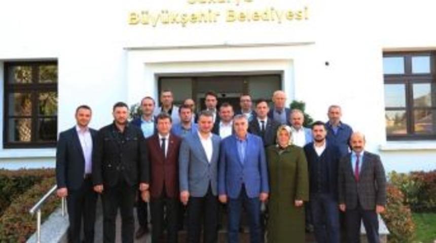 Başkan To&ccedil;oğlu Ak Parti Serdivan Teşkilatını Ağırladı