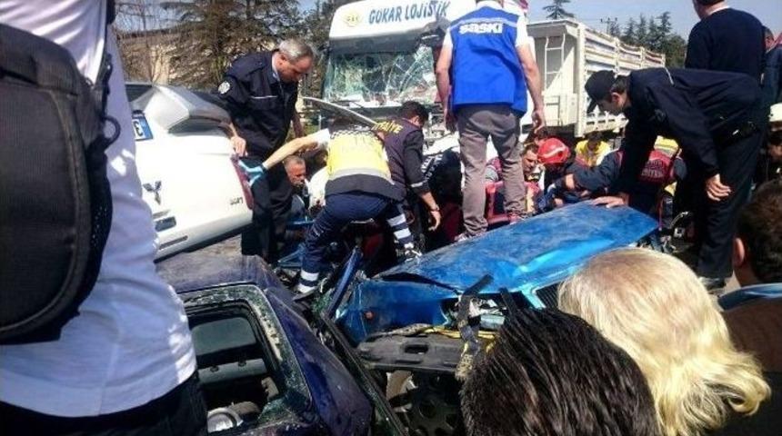 D-100 Karayolu&rsquo;nda Can Pazarı: 1 &Ouml;l&uuml;, 4 Yaralı