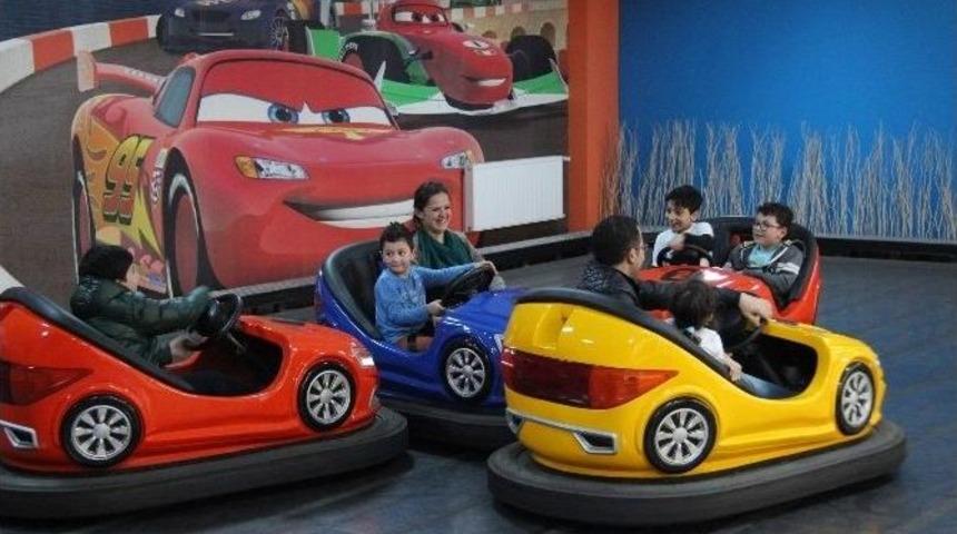 &Ccedil;ocuk Oyun Ve Eğlence Merkezine Yoğun İlgi