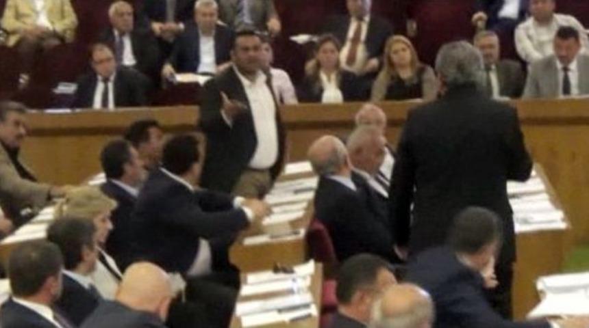 İskenderun Belediyesi&rsquo;nde Gergin Meclis Toplantısı