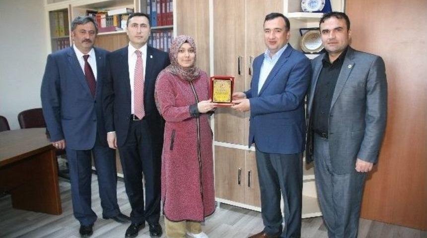Yozgat Şehitler Fen Lisesi Ygs&rsquo;de T&uuml;rkiye 93&rsquo;&uuml;nc&uuml;s&uuml; Olan &Ouml;ğrencisini &Ouml;d&uuml;llendirdi