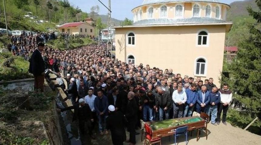 Irmakta Boğulan Kadın Toprağa Verildi