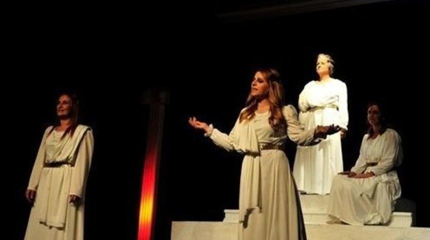 &ldquo;ben Anadolu&rdquo; Adlı Oyun Sahnelendi