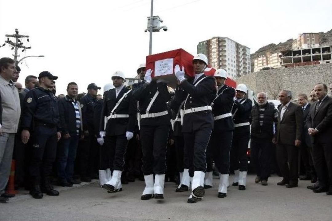 G&uuml;m&uuml;şhaneli Şehit Komiser Yardımcısının Cenazesi Baba Ocağında