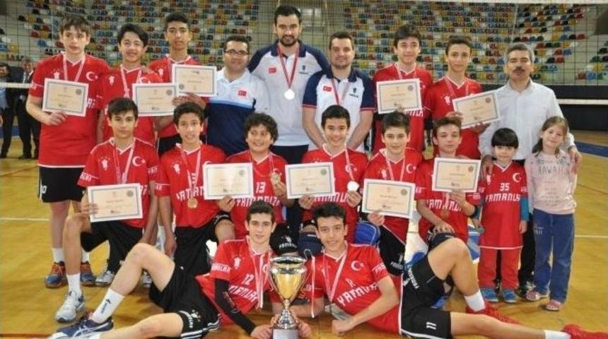 Yamanlar Voleybol&rsquo;da Beş Yıl &Uuml;st &Uuml;ste T&uuml;rkiye Şampiyonu