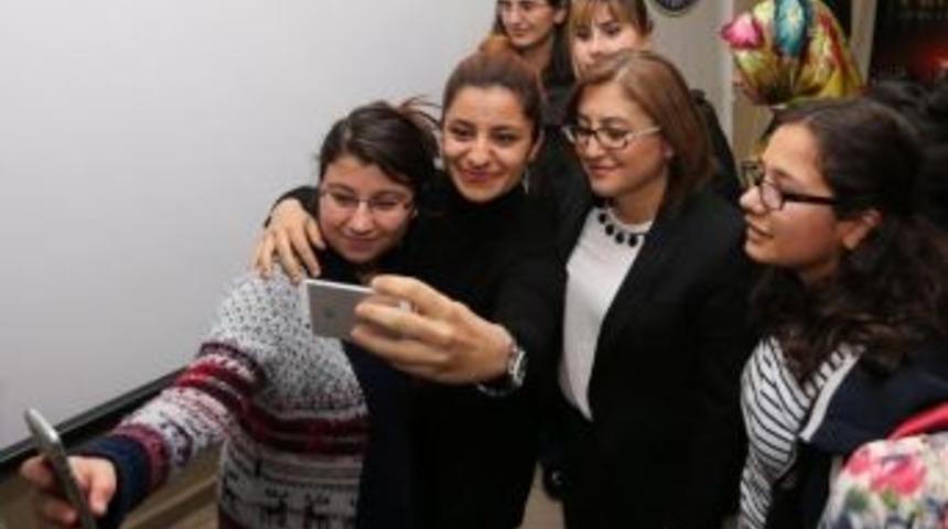 G&uuml;neydoğunun İlk Kadın Bakanından Kılı&ccedil;daroğlu&rsquo;na Tepki