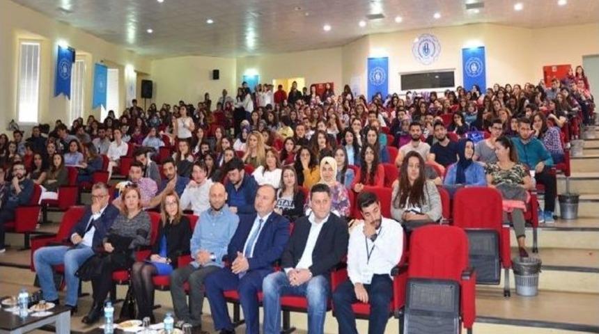 &Uuml;nl&uuml; Yazar Kahraman Tazeoğlu Okurlarıyla Buluştu