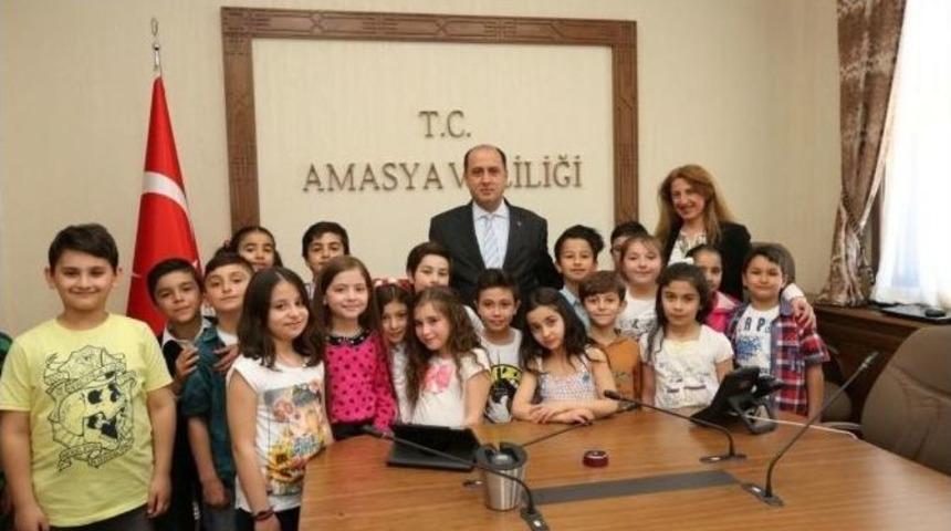 &Ouml;ğrencilerden Vali &Ccedil;omaktekin&rsquo;e Ziyaret