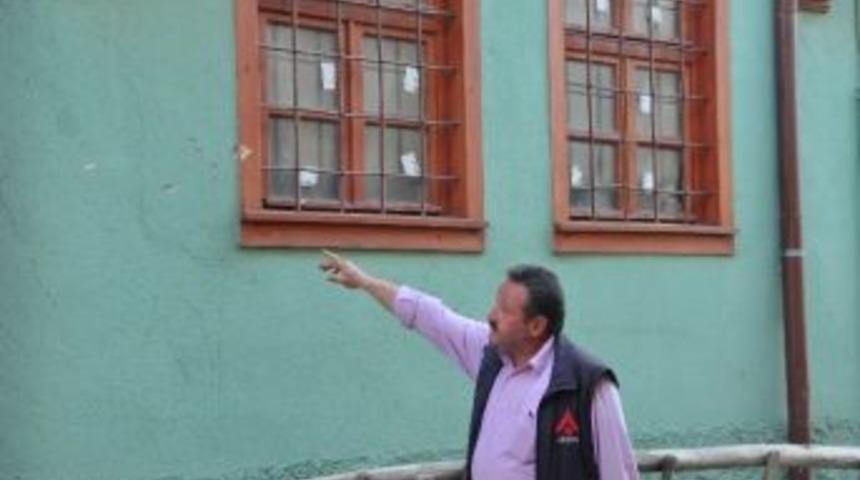 Akşehir&rsquo;de Muhtarın Evi Kurşunlandı