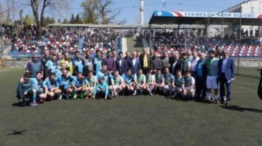 İstanbul&rsquo;da &Ccedil;emişgezek Futbol Turnuvası D&uuml;zenlendi