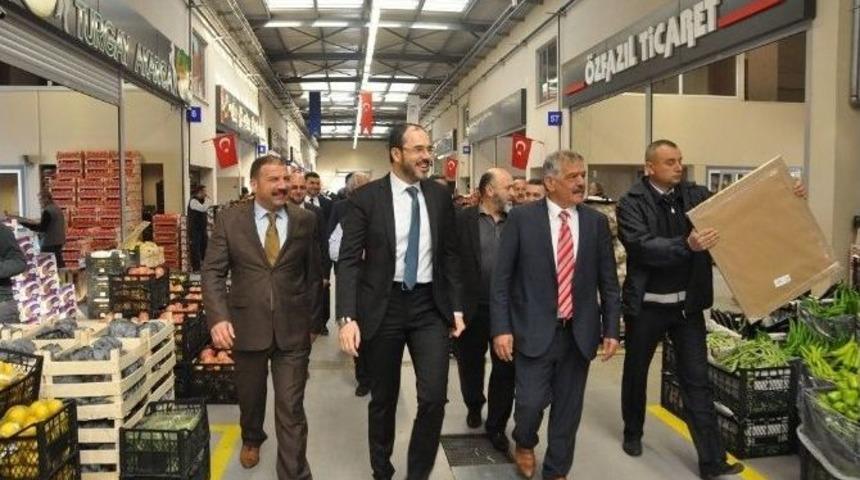 Başkan Ayaz, Hal Esnafını Ziyaret Etti