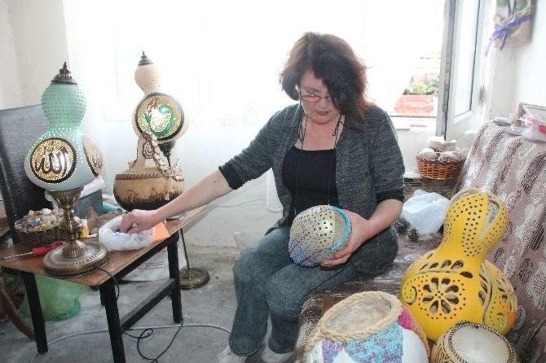 Su Kabağına Hayat Veren Eller