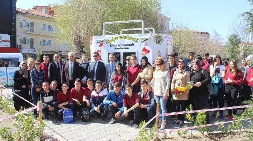 Tavşanlı&rsquo;da Kitap Ve Oyuncak Kumabarası