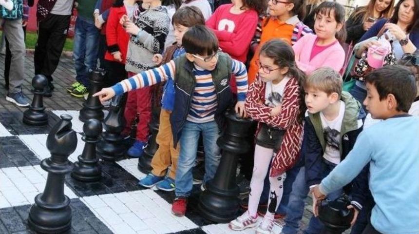 Bayraklı&rsquo;da &rsquo;sokakta Satran&ccedil; Var&rsquo; Etkinliği