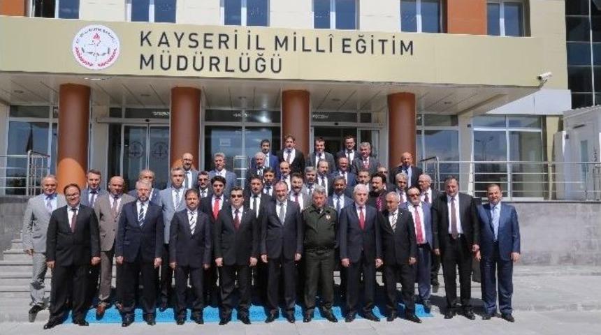 İl Ve B&ouml;lge M&uuml;d&uuml;rleri Vali D&uuml;zg&uuml;n Başkanlığında Toplandı