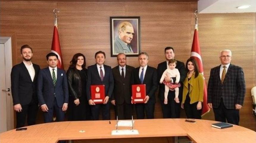 Hayırsever Mersin Ailesi’nden Eğitime 3 Milyon 250 Tl Destek