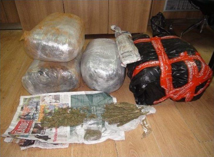 Fatih’te 25 Kilo Hint Keneviri Ele Geçirildi G3