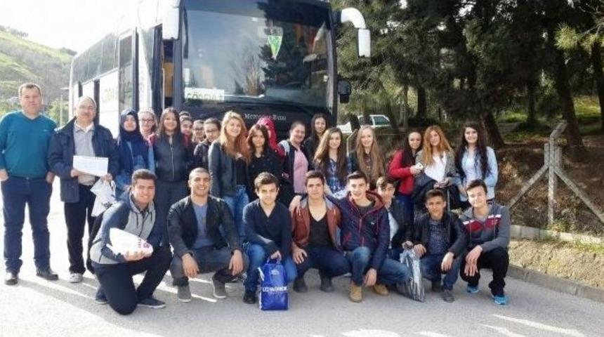 Altınovalı &Ouml;ğrenciler Kitap Fuarında