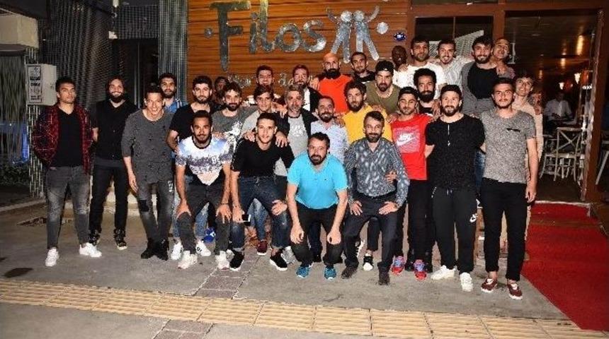 Karşıyakalı Futbolcular G&ouml;ztepe Ma&ccedil;ı &Ouml;ncesi Stres Attı