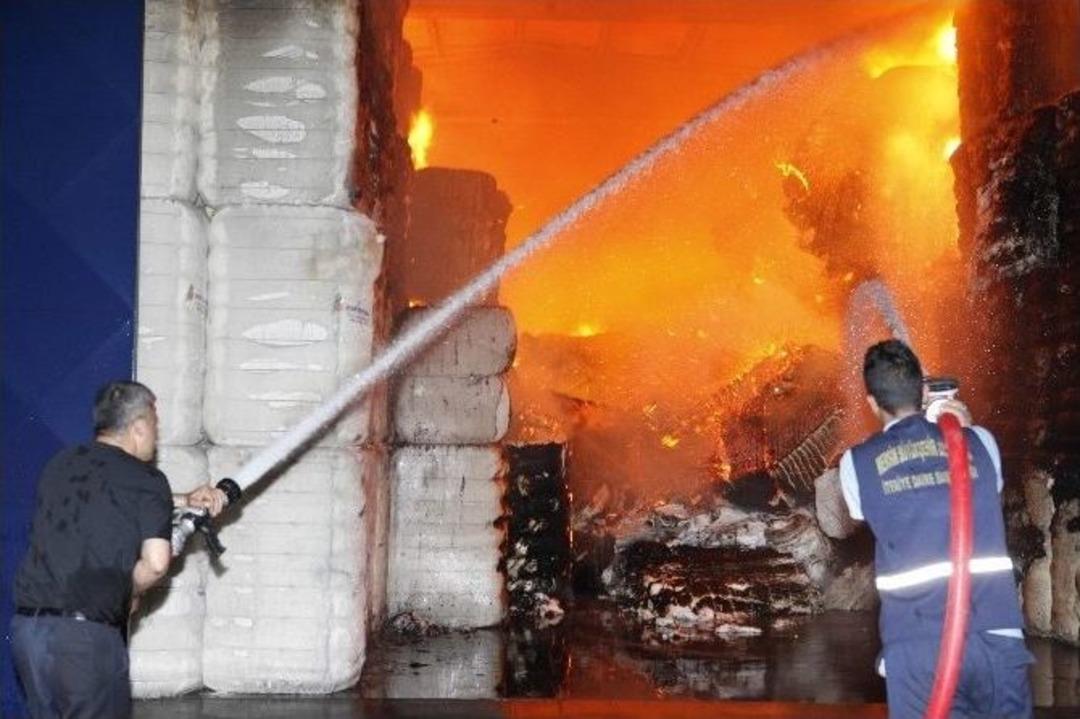 Pamuk Deposunda Korkutan Yangın