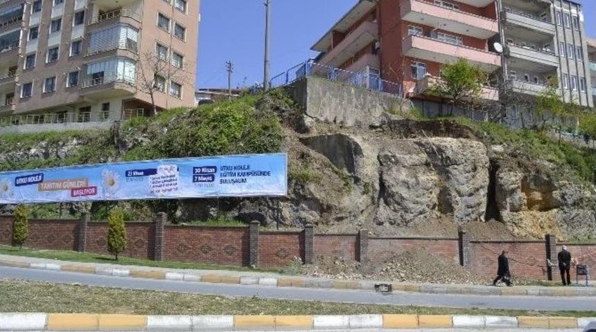 Alaplı İl&ccedil;e Girişine Dev Şelale Yapılıyor