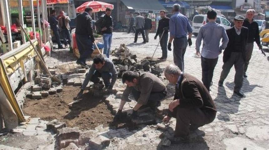 Bitlis Belediyesi&rsquo;nden Yol Onarım &Ccedil;alışması