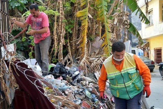 Mersin’de ’çöp Ev’ Belediye Ekiplerince Temizlendi