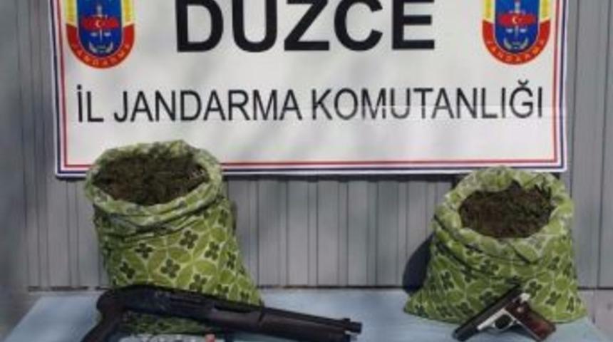 D&uuml;zce&rsquo;de Jandarmadan Silah Ve Uyuşturucu Baskını