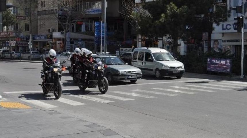Yunus Polis Timleri Niğde Sokaklarında