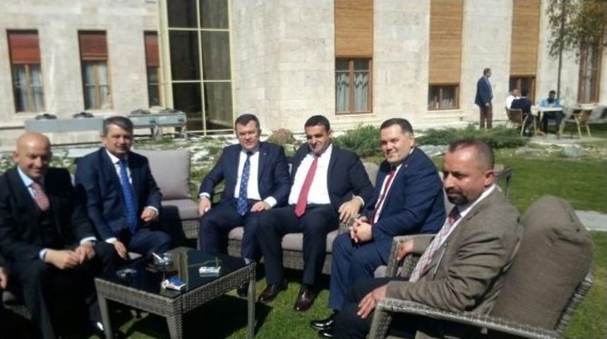 Ak Parti Ankara&rsquo;ya &Ccedil;ıkartma Yaptı