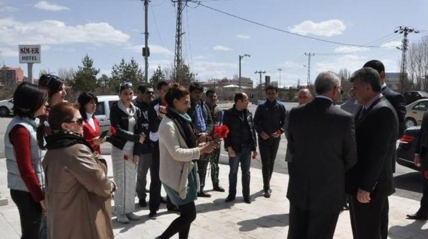 Azerbaycan İrevan Dram Tiyatro Ekibi Kars&rsquo;ta!