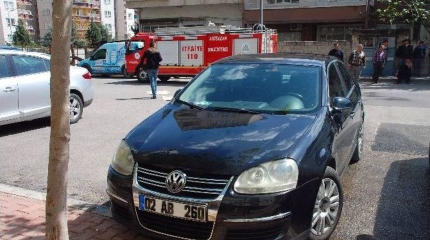 Otomobilde Gaz Ka&ccedil;ağı Paniğe Neden Oldu