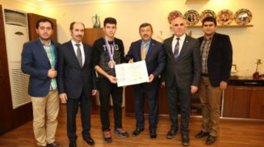 Karabacak D&uuml;nya Şampiyonunu Ağırladı