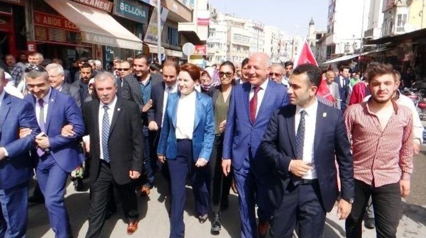 Meral Akşener, Kilis&rsquo;te &rsquo;başbakan Meral&rsquo; Sloganlarıyla Karşılandı