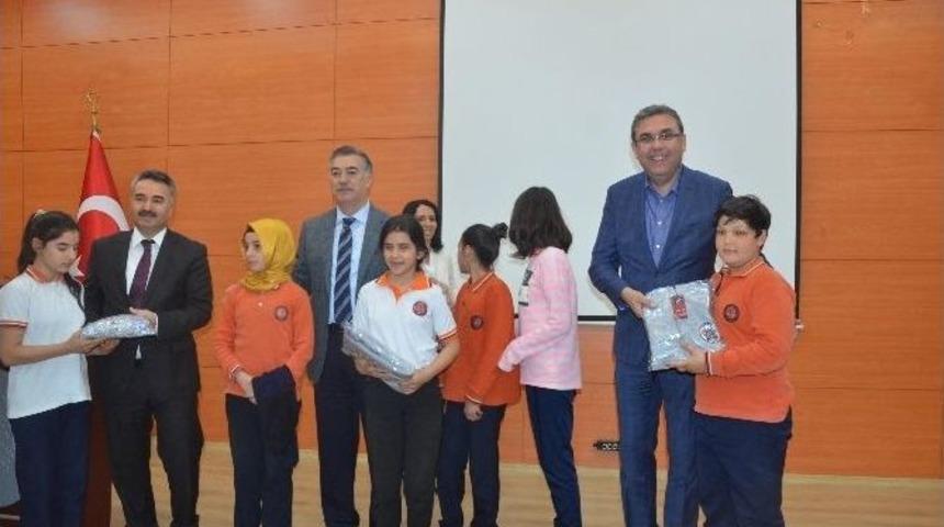 Otso&rsquo;dan 1000 &Ouml;ğrenciye Eşofman