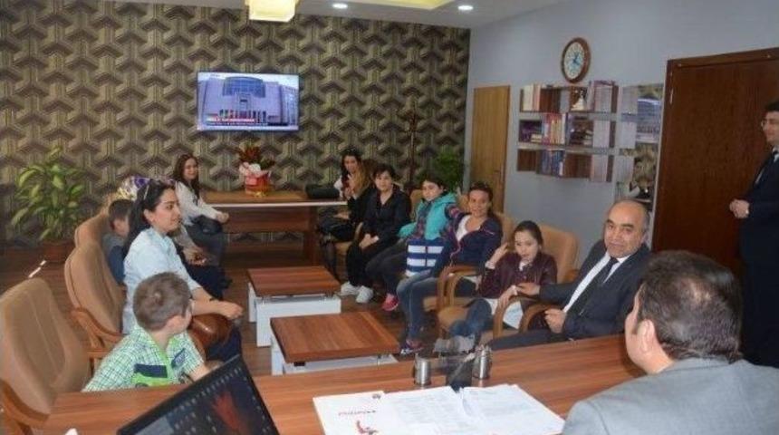 Milli Eğitim M&uuml;d&uuml;r&uuml;n&uuml; Ziyaret Ettiler