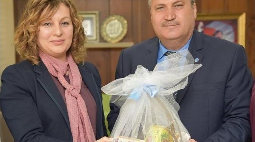 Ak Kadınlardan Başkan &Ccedil;er&ccedil;i&rsquo;ye Ziyaret