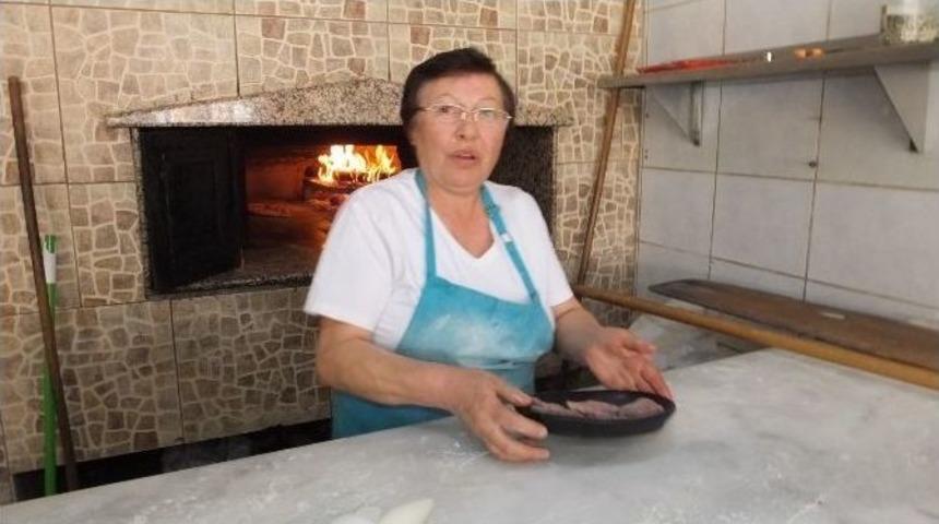 Burhaniye&rsquo;de Mehri Hahım Pideci Oldu