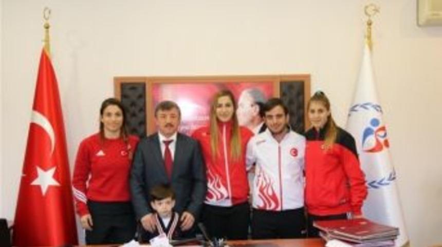 Altınova Tersaneler Spor Kul&uuml;b&uuml;&rsquo;n&uuml;n 6 Bayan G&uuml;reş&ccedil;isi Olimpiyat Kampına Davet Edildi