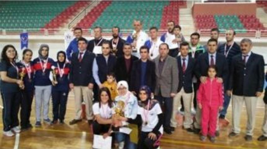 D&uuml;, Masa Tenisi Liginde İkinci Oldu