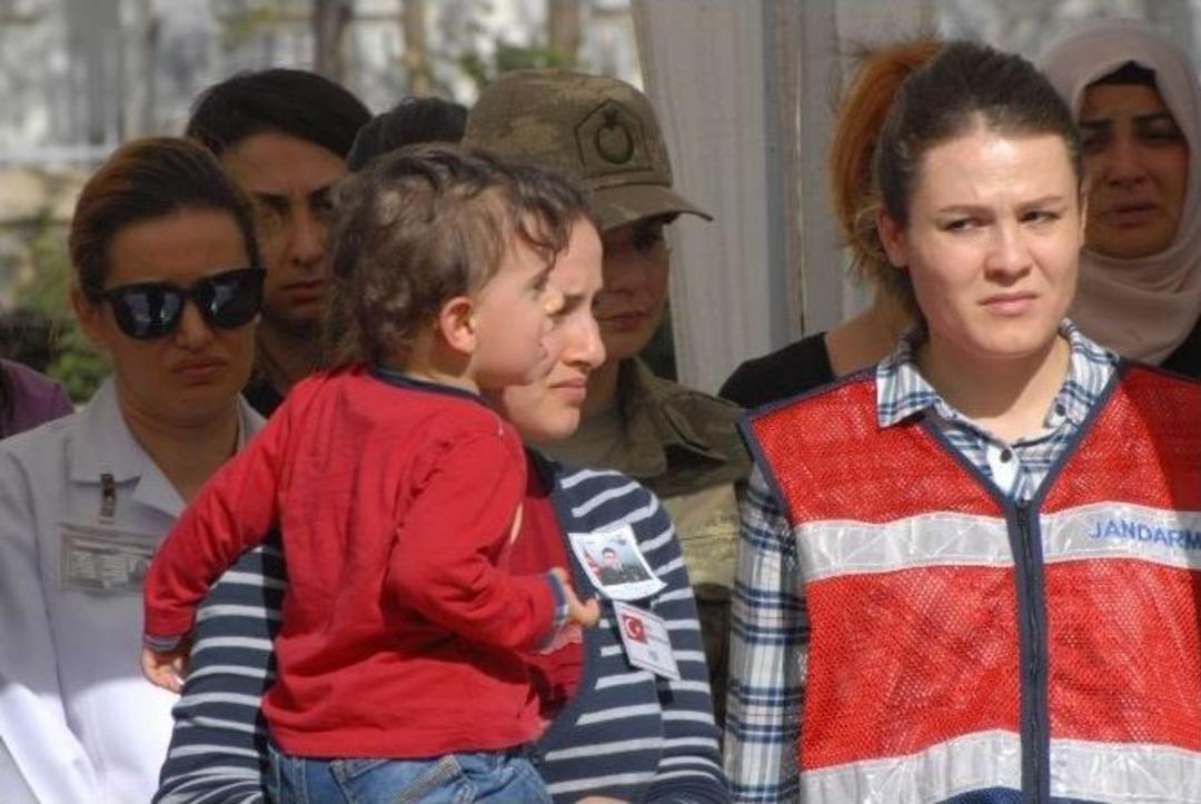 Şehit Askerin 1,5 Yaşındaki Oğlundan Y&uuml;rek Dağlayan Feryat