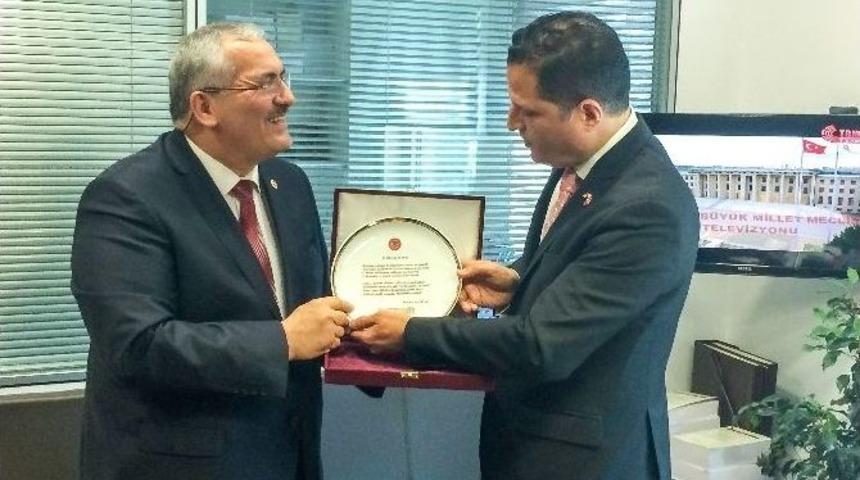 Panama B&uuml;y&uuml;kel&ccedil;isinden Dostluk Grubu Başkanı &Ouml;nal&rsquo;a Ziyaret