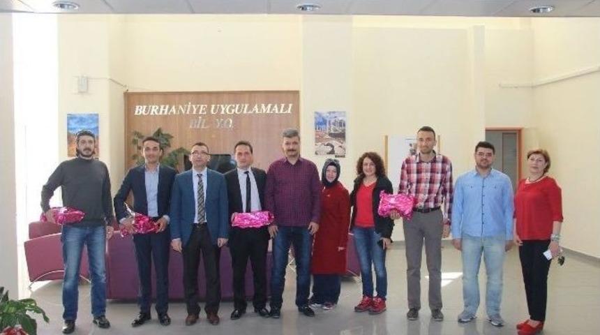 Burhaniye&rsquo;de Akademik Y&uuml;kselmeye Kutlama